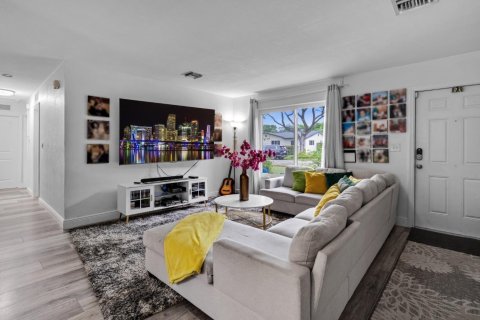 House in Hollywood, Florida 3 bedrooms, 137.5 sq.m. № 2174180 - photo 3