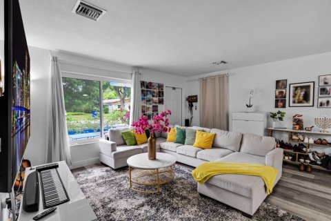 House in Hollywood, Florida 3 bedrooms, 137.5 sq.m. № 2174180