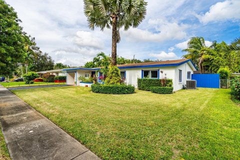 House in Hollywood, Florida 3 bedrooms, 137.5 sq.m. № 2174180 - photo 13