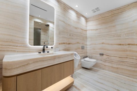 Купить кондоминиум в Санни-Айлс-Бич, Флорида 5 спален, 621.98м2, № 2020392 - фото 8