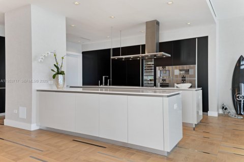 Купить кондоминиум в Санни-Айлс-Бич, Флорида 5 спален, 621.98м2, № 2020392 - фото 30