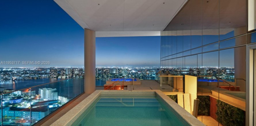 Кондоминиум с 5 спальнями в Санни-Айлс-Бич, Флорида № 2020392