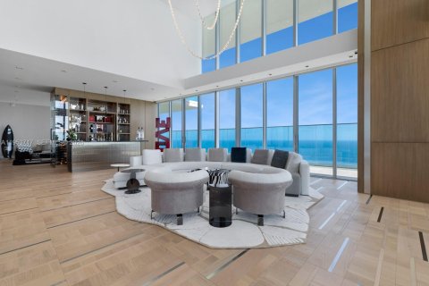 Купить кондоминиум в Санни-Айлс-Бич, Флорида 5 спален, 621.98м2, № 2020392 - фото 4