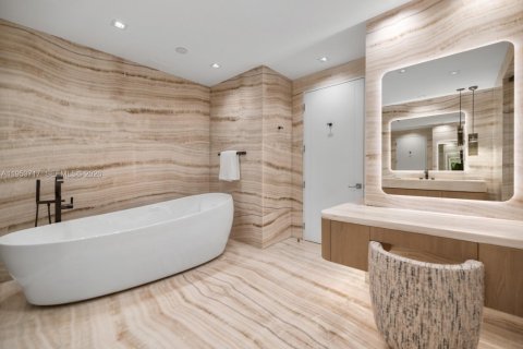 Купить кондоминиум в Санни-Айлс-Бич, Флорида 5 спален, 621.98м2, № 2020392 - фото 7