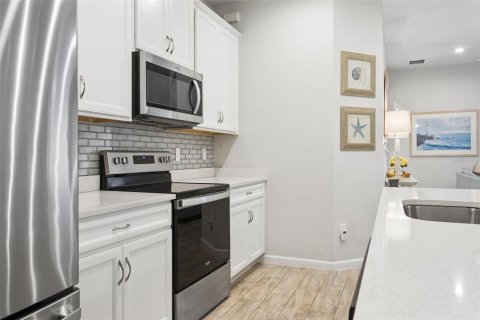 Townhouse in VOLANTI in Lutz, Florida 4 bedrooms, 240.25 sq.m. № 2201355 - photo 8