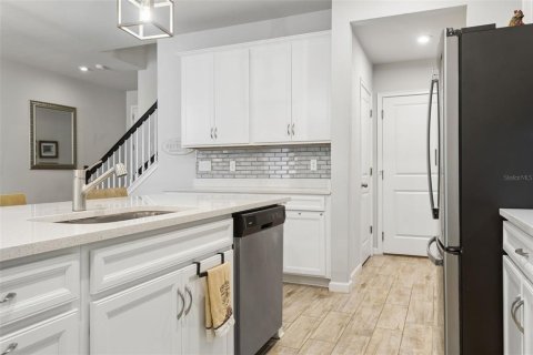 Townhouse in VOLANTI in Lutz, Florida 4 bedrooms, 240.25 sq.m. № 2201355 - photo 9