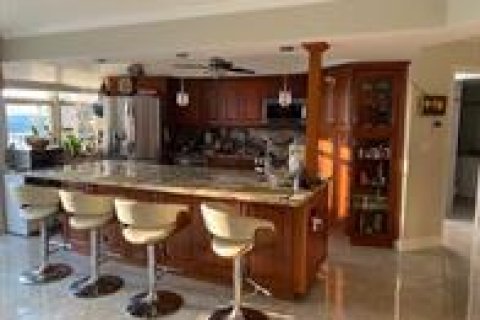Condo in Pompano Beach, Florida, 2 bedrooms № 2146325 - photo 7