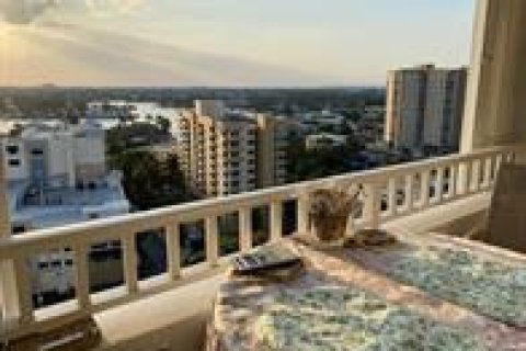 Condo in Pompano Beach, Florida, 2 bedrooms № 2146325 - photo 9