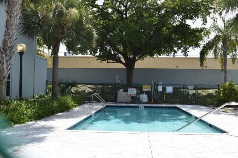 Adosado en alquiler en Delray Beach, Florida, 3 dormitorios, 147.9 m2 № 1121051 - foto 1