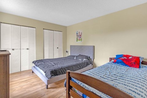 Adosado en venta en Coral Springs, Florida, 2 dormitorios, 119.29 m2 № 1802771 - foto 12