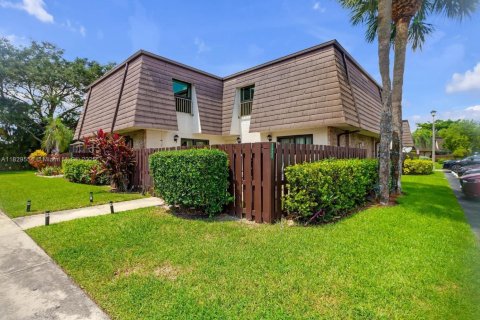 Adosado en venta en Coral Springs, Florida, 2 dormitorios, 119.29 m2 № 1802771 - foto 1
