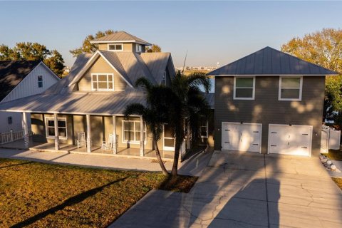 House in Auburndale, Florida 3 bedrooms, 241.17 sq.m. № 2239688 - photo 4
