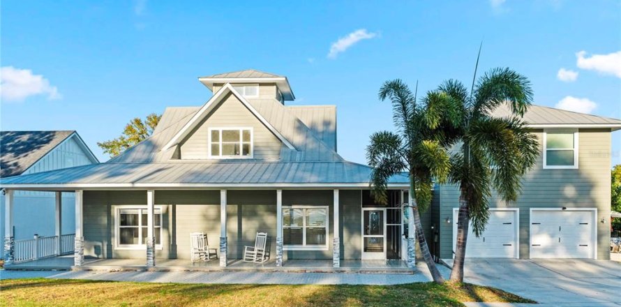 House in Auburndale, Florida 3 bedrooms, 241.17 sq.m. № 2239688