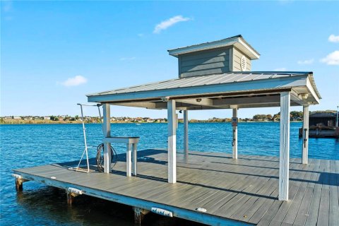 House in Auburndale, Florida 3 bedrooms, 241.17 sq.m. № 2239688 - photo 8