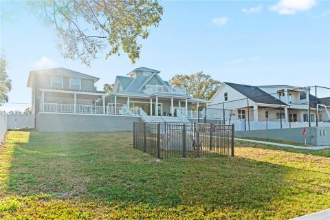 House in Auburndale, Florida 3 bedrooms, 241.17 sq.m. № 2239688 - photo 30