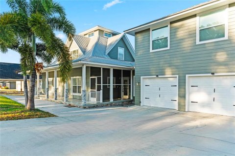 House in Auburndale, Florida 3 bedrooms, 241.17 sq.m. № 2239688 - photo 7