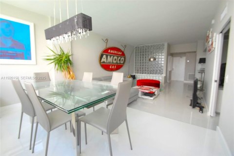 Condominio en venta en Miami Beach, Florida, 1 dormitorio, 83.61 m2 № 1984687 - foto 2