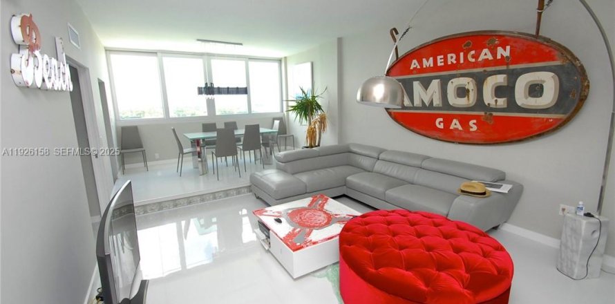 Condominio en Miami Beach, Florida, 1 dormitorio  № 1984687