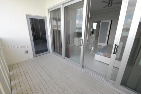 Condominio en venta en Miami Beach, Florida, 1 dormitorio, 83.61 m2 № 1984687 - foto 9