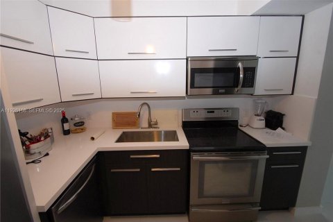 Condominio en venta en Miami Beach, Florida, 1 dormitorio, 83.61 m2 № 1984687 - foto 8