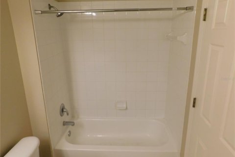 Townhouse in Tampa, Florida 2 bedrooms, 106.47 sq.m. № 2209257 - photo 13