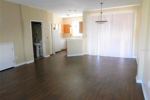 Townhouse in Tampa, Florida 2 bedrooms, 106.47 sq.m. № 2209257 - photo 3