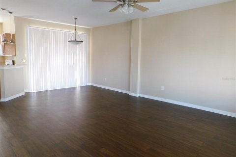 Townhouse in Tampa, Florida 2 bedrooms, 106.47 sq.m. № 2209257 - photo 2