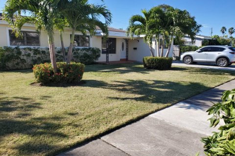 Villa ou maison à Miami, Floride 4 chambres, 185.8 m2 № 2188492