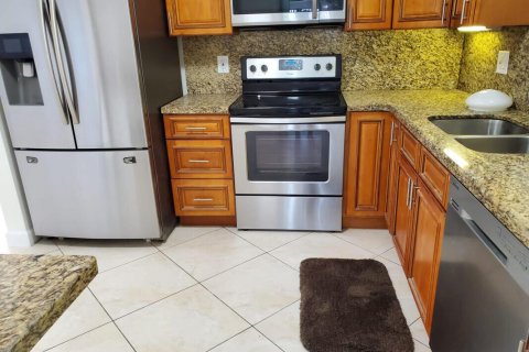 Villa ou maison à louer à Miami, Floride: 4 chambres, 185.8 m2 № 2188492 - photo 2