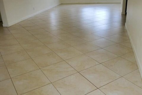Villa ou maison à louer à Miami, Floride: 4 chambres, 185.8 m2 № 2188492 - photo 5