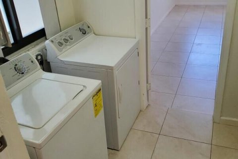 Villa ou maison à louer à Miami, Floride: 4 chambres, 185.8 m2 № 2188492 - photo 7