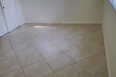 Villa ou maison à louer à Miami, Floride: 4 chambres, 185.8 m2 № 2188492 - photo 9