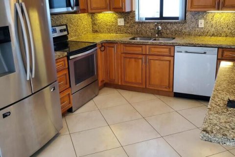 Villa ou maison à louer à Miami, Floride: 4 chambres, 185.8 m2 № 2188492 - photo 3