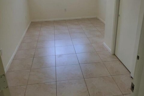 Villa ou maison à louer à Miami, Floride: 4 chambres, 185.8 m2 № 2188492 - photo 10