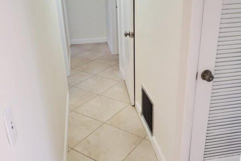 Villa ou maison à louer à Miami, Floride: 4 chambres, 185.8 m2 № 2188492 - photo 12