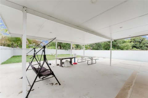 Villa ou maison à vendre à Miami, Floride: 4 chambres, 154.68 m2 № 2006534 - photo 5