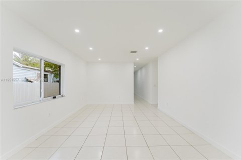 Villa ou maison à vendre à Miami, Floride: 4 chambres, 154.68 m2 № 2006534 - photo 8