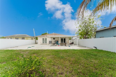 Villa ou maison à vendre à Miami, Floride: 4 chambres, 154.68 m2 № 2006534 - photo 6