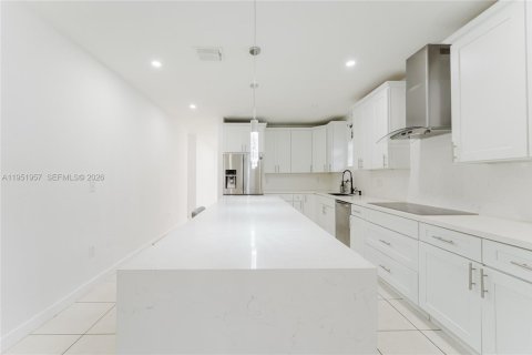 Villa ou maison à vendre à Miami, Floride: 4 chambres, 154.68 m2 № 2006534 - photo 14