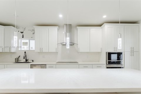 Villa ou maison à vendre à Miami, Floride: 4 chambres, 154.68 m2 № 2006534 - photo 17