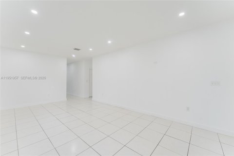 Villa ou maison à vendre à Miami, Floride: 4 chambres, 154.68 m2 № 2006534 - photo 9