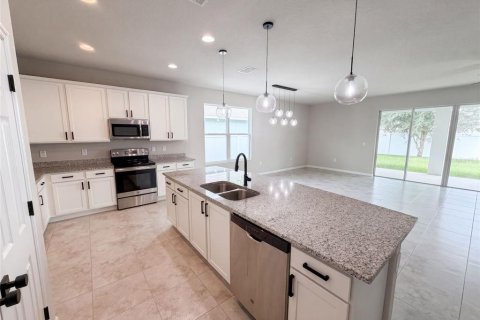 Villa ou maison à vendre à Palm Bay, Floride: 3 chambres, 166.2 m2 № 2426846 - photo 2