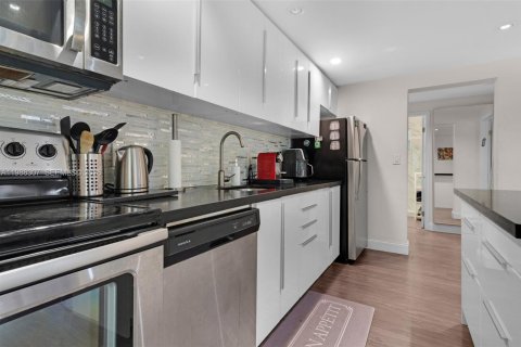 Condominio en venta en Miami Beach, Florida, 1 dormitorio, 55.74 m2 № 2186437 - foto 10