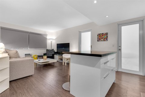 Condominio en venta en Miami Beach, Florida, 1 dormitorio, 55.74 m2 № 2186437 - foto 12