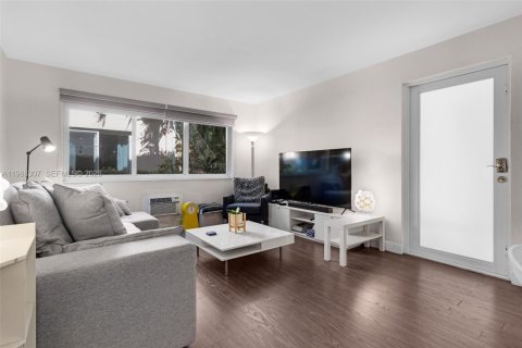 Condominio en Miami Beach, Florida, 1 dormitorio  № 2186437