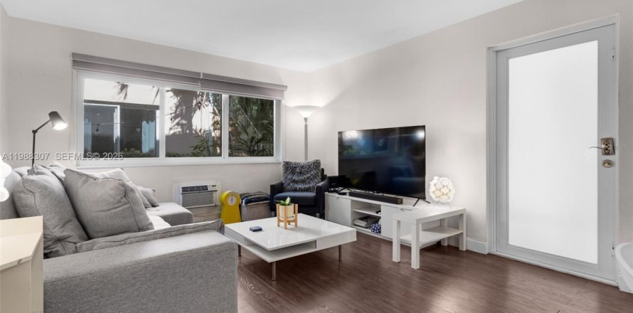 Condominio en Miami Beach, Florida, 1 dormitorio  № 2186437