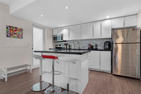 Condominio en venta en Miami Beach, Florida, 1 dormitorio, 55.74 m2 № 2186437 - foto 13