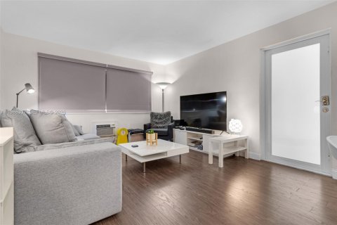 Condominio en venta en Miami Beach, Florida, 1 dormitorio, 55.74 m2 № 2186437 - foto 7