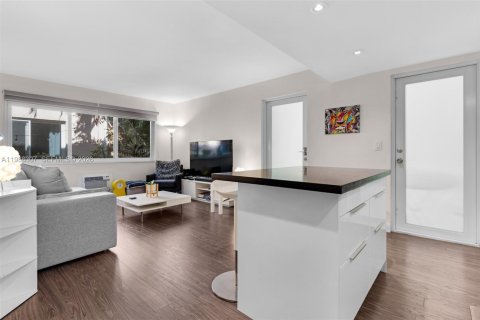 Condominio en venta en Miami Beach, Florida, 1 dormitorio, 55.74 m2 № 2186437 - foto 2
