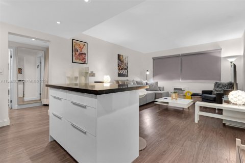 Condominio en venta en Miami Beach, Florida, 1 dormitorio, 55.74 m2 № 2186437 - foto 11